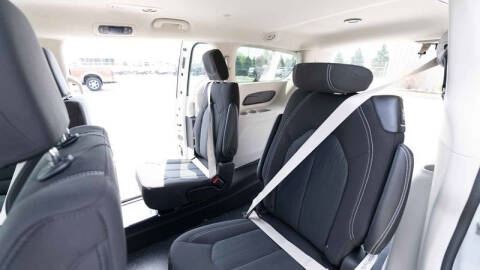 2022 Chrysler Voyager LX