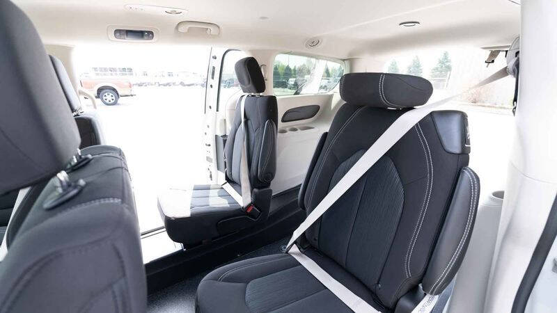 2022 Chrysler Voyager LX