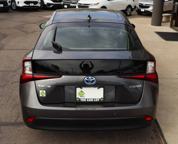 2022 Toyota Prius LE