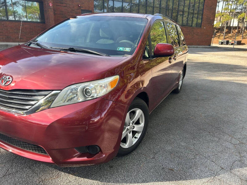 2011 Toyota Sienna LE 7-Passenger Auto Access Seat