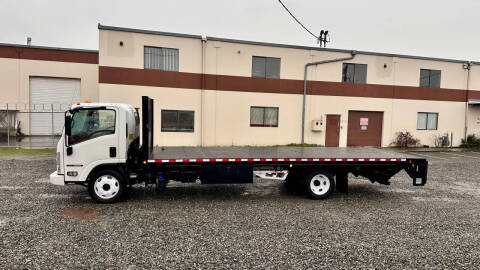 2015 Isuzu NRR  23' Flatbed + Lift Gate