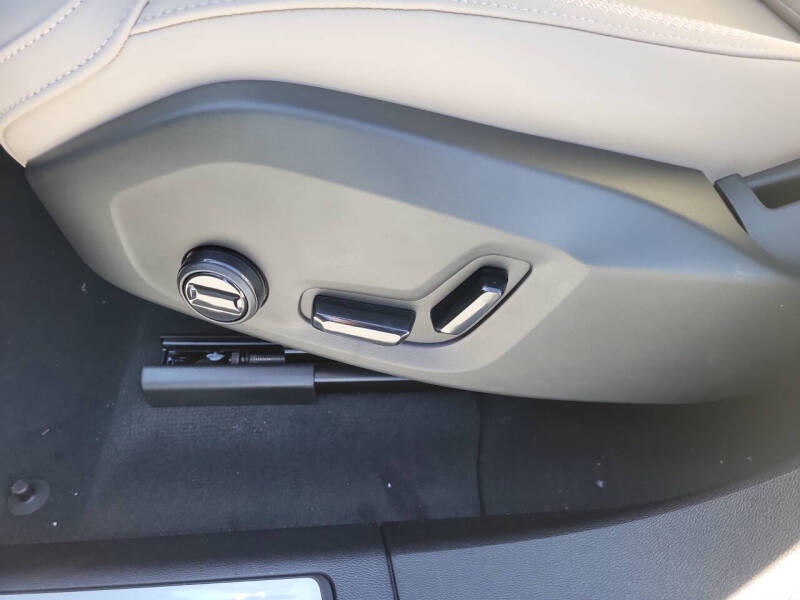 2026 Volvo XC60 T8 Plus