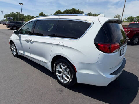 2017 Chrysler Pacifica Touring-L Plus