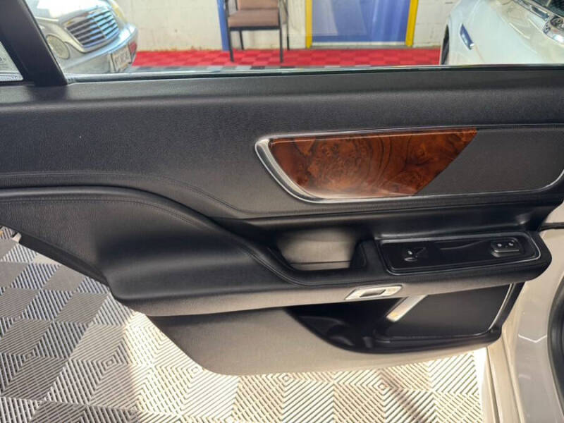 2017 Lincoln Continental Select