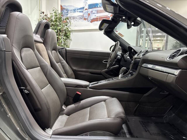 2021 Porsche 718 Boxster