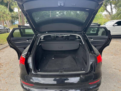 2021 Audi e-tron quattro Premium