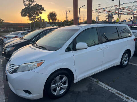 2015 Toyota Sienna LE 8-Passenger