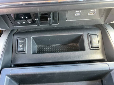 2020 Nissan Titan SV