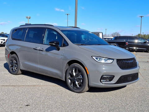 2025 Chrysler Pacifica for sale at Lucas Chrysler Jeep Dodge Ram in Lumberton NJ