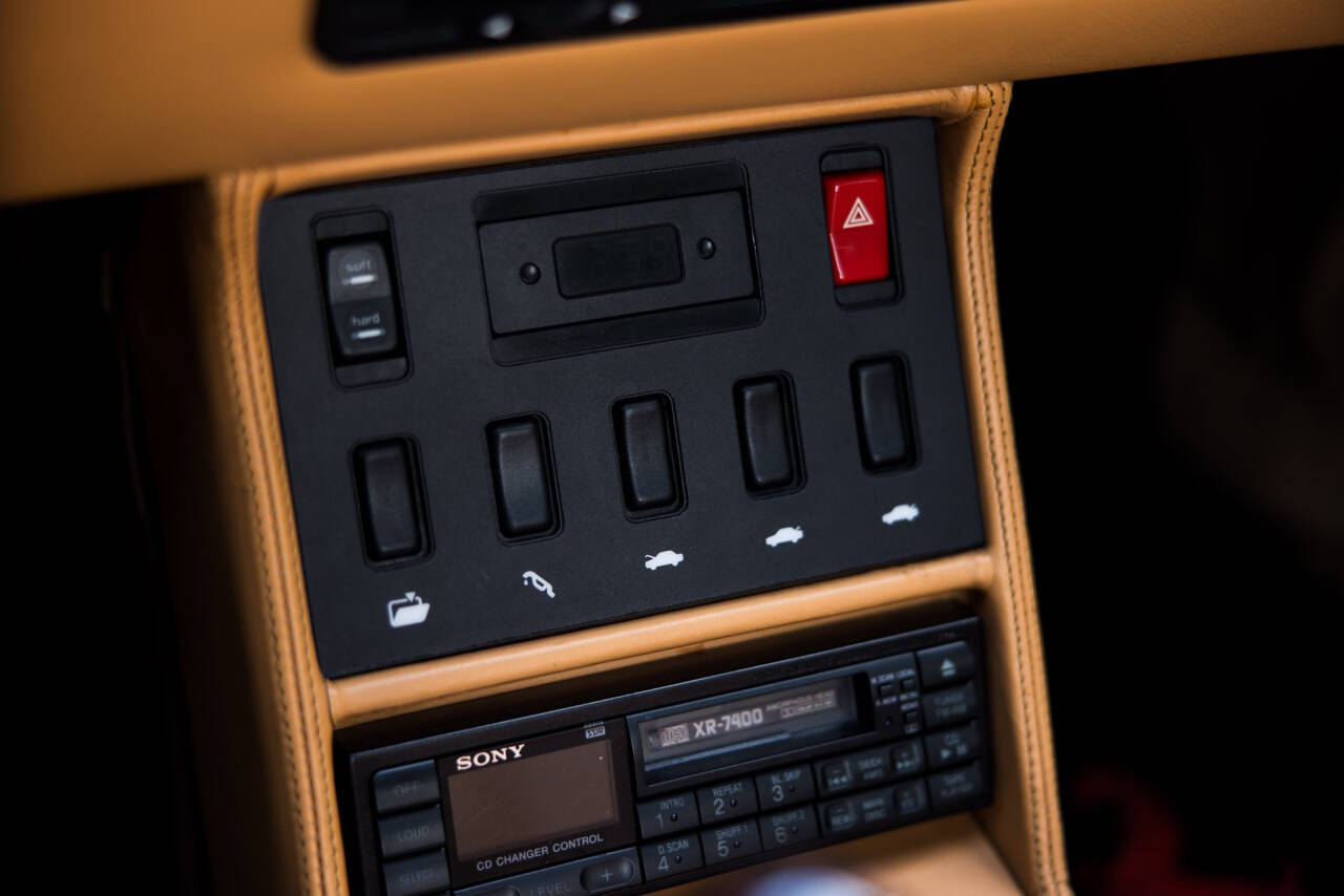 1989 Ferrari Mondial 32