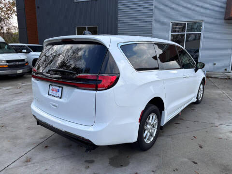 2025 Chrysler Pacifica Select