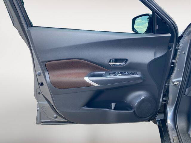 2021 Nissan Kicks SR
