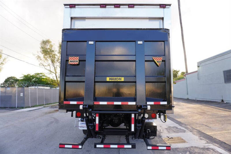 2018 Freightliner M2 106