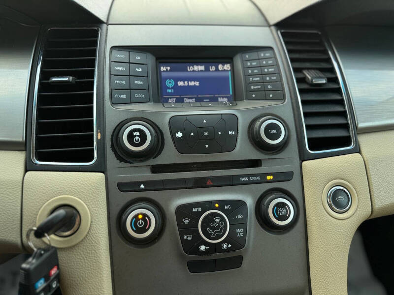 2017 Ford Taurus SEL