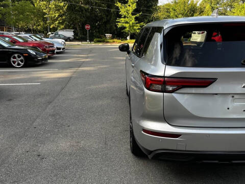 2022 Mitsubishi Outlander ES