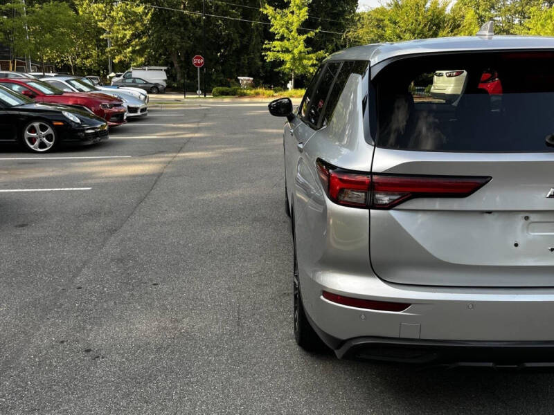 2022 Mitsubishi Outlander ES