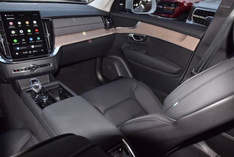 2025 Volvo XC90 B6 Plus Bright Theme 7P