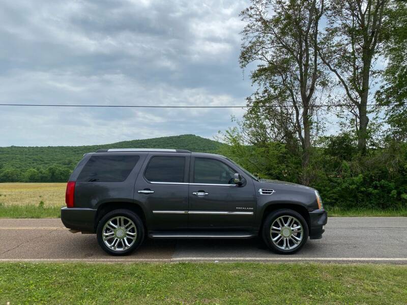 2010 Cadillac Escalade for sale at Tennessee Valley Wholesale Autos LLC in Huntsville AL