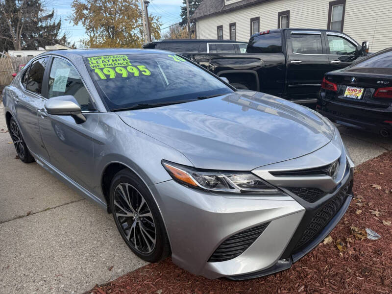2020 Toyota Camry SE's photo