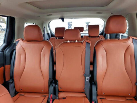 2025 Kia Carnival SX