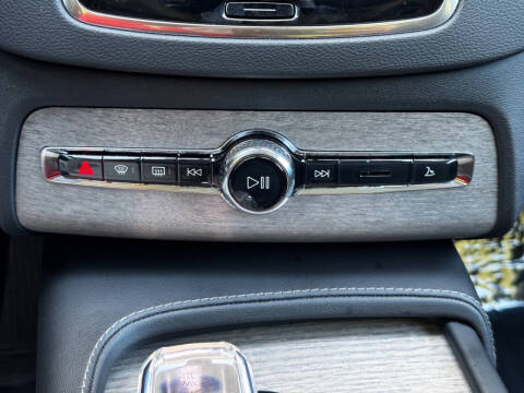 2023 Volvo XC90 Recharge T8 Ultimate Bright Theme 6P