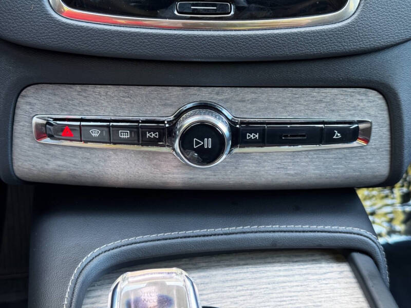 2023 Volvo XC90 Recharge T8 Ultimate Bright Theme 6P