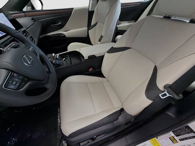 2025 Lexus ES 300h