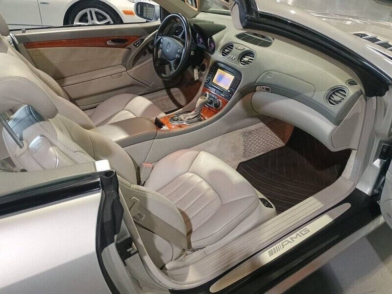 2005 Mercedes-Benz SL-Class 23