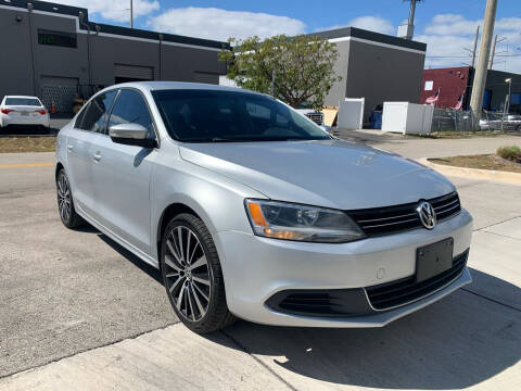 2014 Volkswagen Jetta for sale at AUTO BURGOS in Hollywood FL