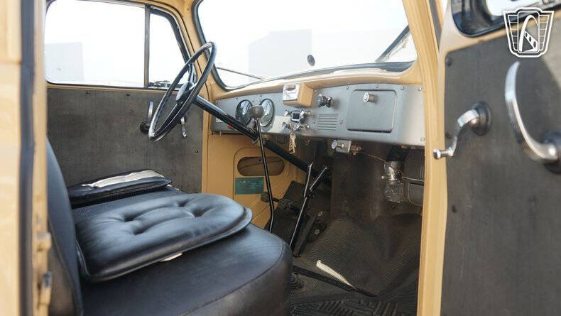 1951 International L 110