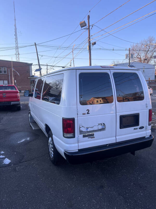 2011 Ford E-Series E-150 XLT