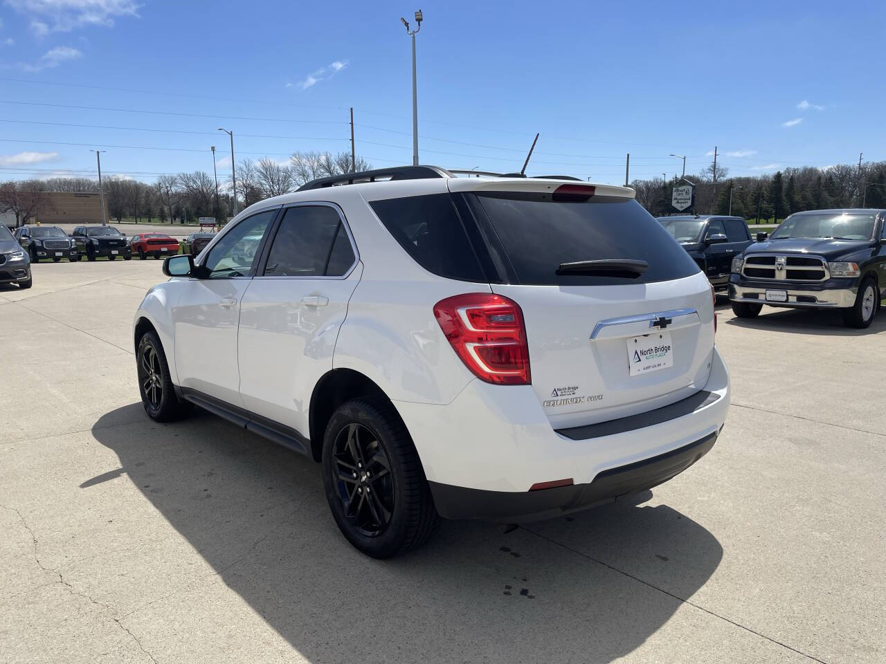 2017 Chevrolet Equinox LT photo 3