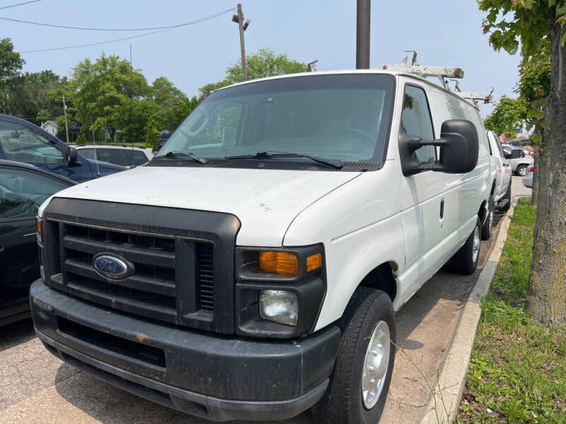 2011 Ford E-Series Econoline Van Commercial's photo