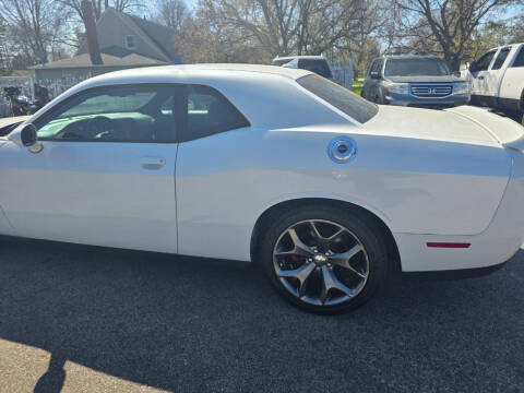 2016 Dodge Challenger SXT Plus
