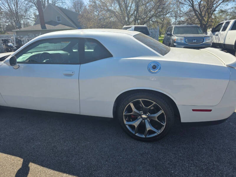 2016 Dodge Challenger SXT Plus