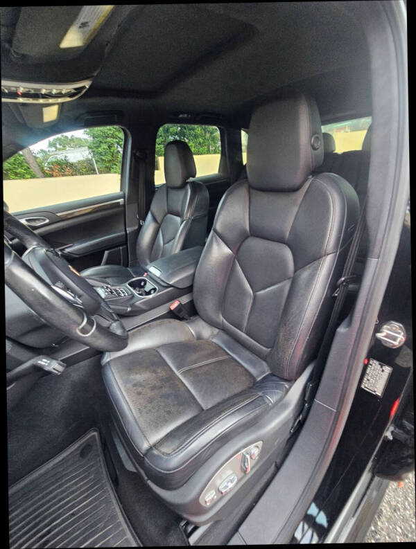 2013 Porsche Cayenne GTS