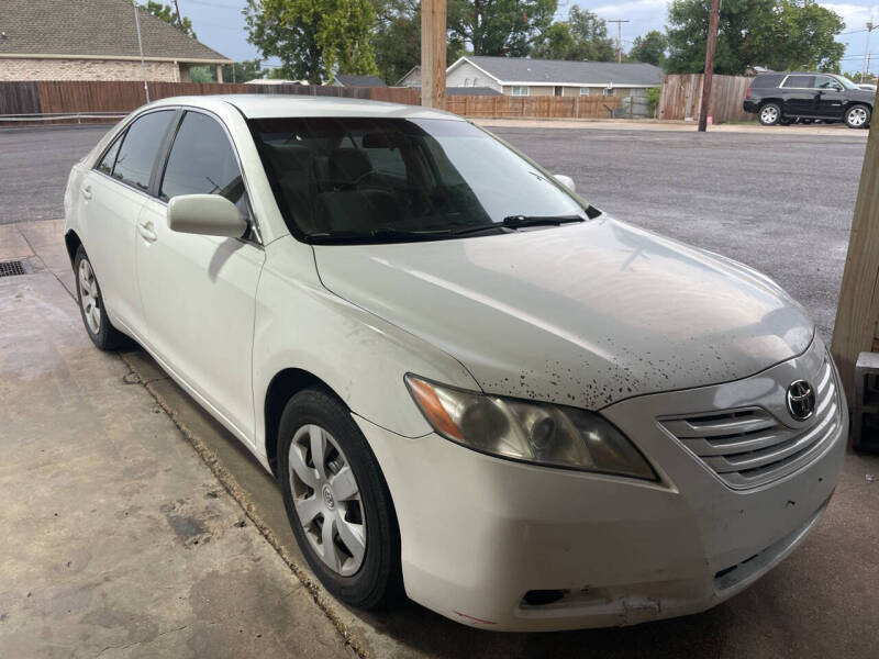 2009 Toyota Camry LE photo 2