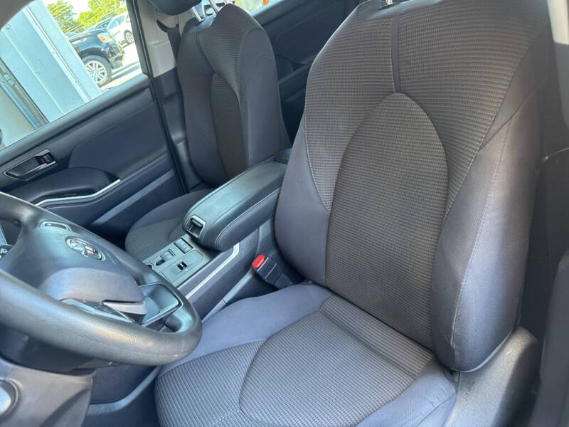 2022 Toyota Highlander L