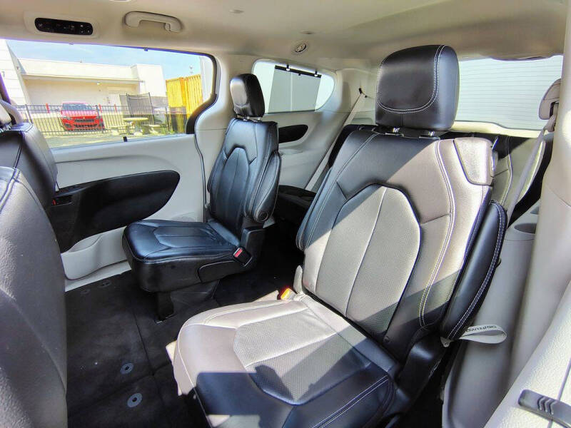 2022 Chrysler Pacifica Touring L