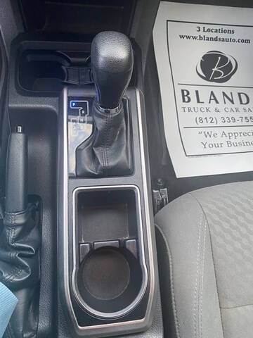 2022 Toyota Tacoma SR5 V6