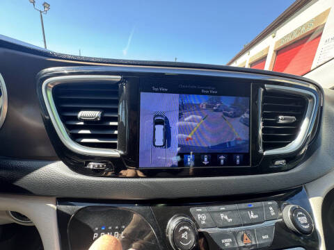 2017 Chrysler Pacifica Touring-L Plus