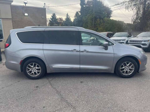 2020 Chrysler Pacifica Touring L
