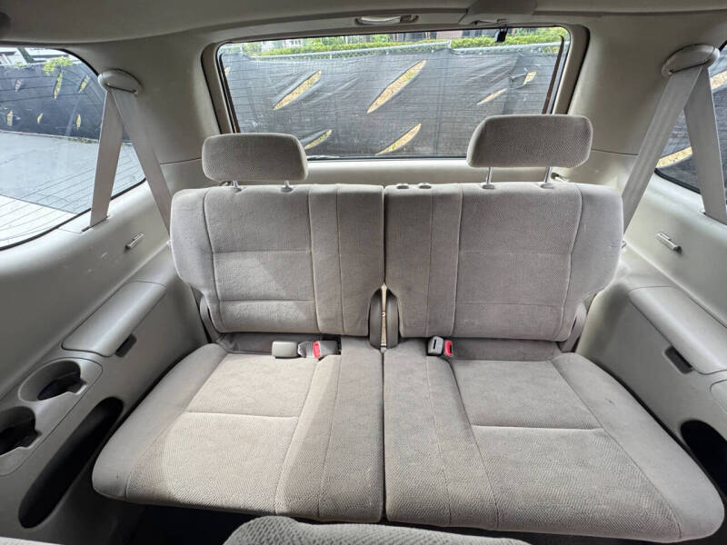 2005 Toyota Sequoia SR5