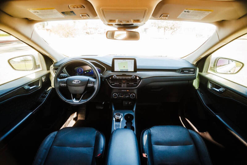 2020 Ford Escape Plug-In Hybrid Titanium