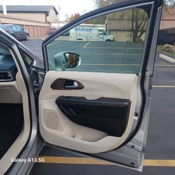 2017 Chrysler Pacifica Touring-L