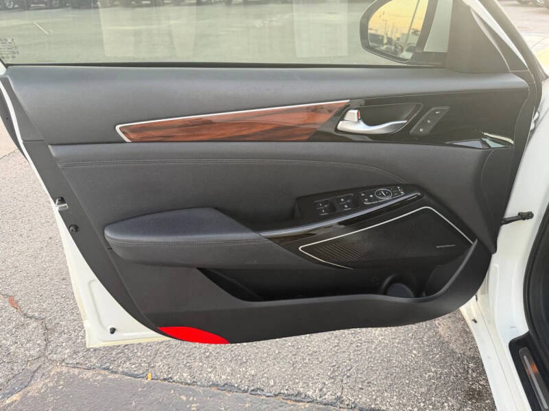 2018 Kia Cadenza Technology