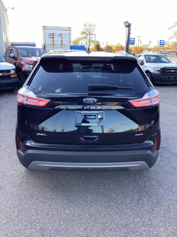 2021 Ford Edge SEL photo 10