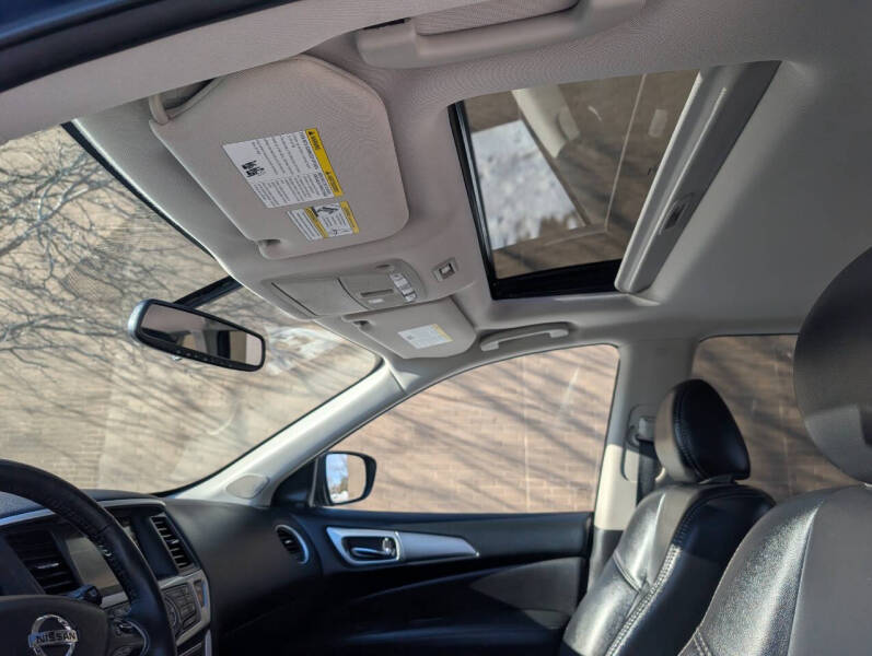 2019 Nissan Pathfinder SL