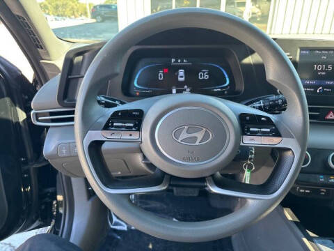 2024 Hyundai Elantra SE