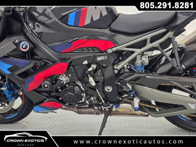 2025 BMW M 1000 R